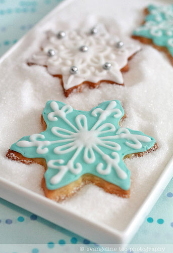decorated-snowflake-cookies
