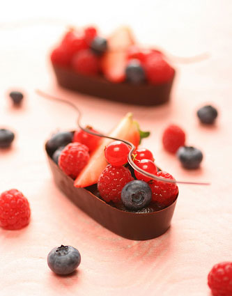 chocolate-boats-for-berries